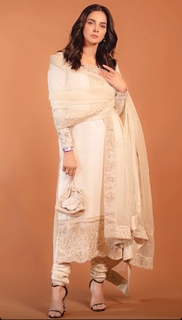 Saba Qamar feet photo thumbnail