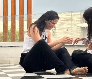 Saba Qamar feet photo thumbnail