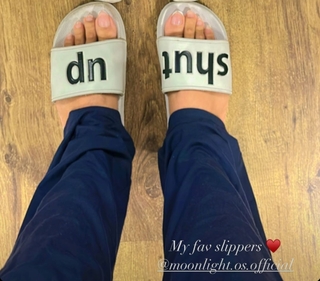 Saba Qamar feet photo thumbnail