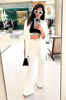 Saba Qamar feet photo thumbnail