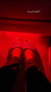 Saba Qamar feet photo thumbnail