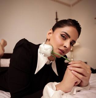 Saba Qamar feet photo thumbnail