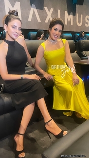 Saba Qamar feet photo thumbnail