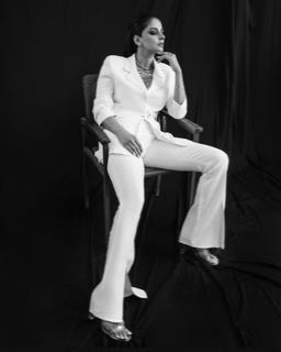 Saba Qamar feet photo thumbnail