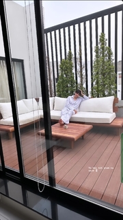 Saba Qamar feet photo thumbnail