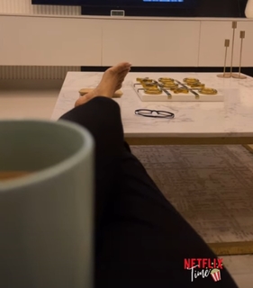 Saba Qamar feet photo thumbnail