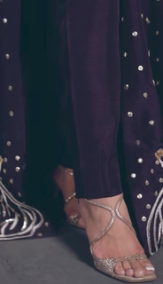 Saba Qamar feet photo thumbnail