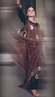 Saba Qamar feet photo thumbnail