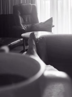 Saba Qamar feet photo thumbnail