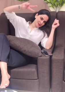 Saba Qamar feet photo thumbnail