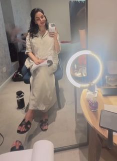 Saba Qamar feet photo thumbnail