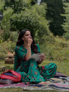 Saba Qamar feet photo thumbnail