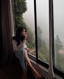 Saba Qamar feet photo thumbnail