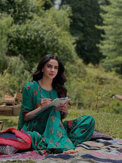 Saba Qamar feet photo thumbnail