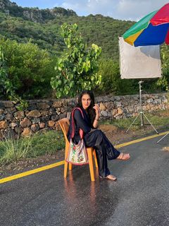 Saba Qamar feet photo thumbnail