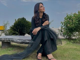 Saba Qamar feet photo thumbnail