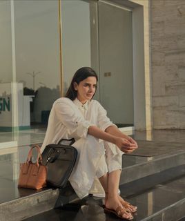 Saba Qamar feet photo thumbnail