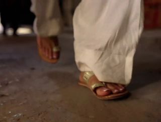 Saba Qamar feet photo 17