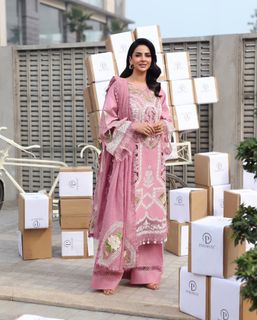 Saba Qamar feet photo 13