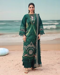 Saba Qamar feet photo 10