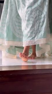 Saba Qamar feet photo 13