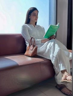 Saba Qamar feet photo 6