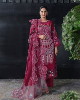 Saba Qamar feet photo 17