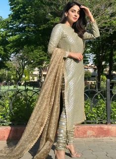 Saba Qamar feet photo 11
