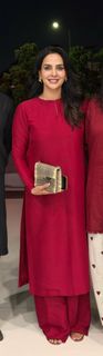 Saba Qamar feet photo 9