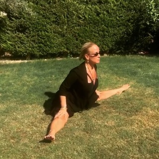 Saba Tümer feet photo 11