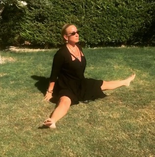 Saba Tümer feet photo 9