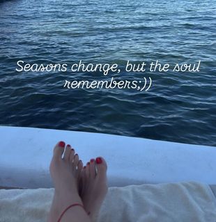 Saba Tümer feet photo 1
