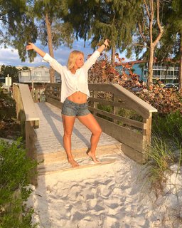 Sabine Lisicki feet photo thumbnail
