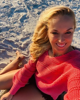 Sabine Lisicki feet photo thumbnail