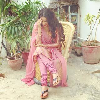 Saboor Ali feet photo 9