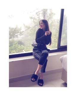 Saboor Ali feet photo 5
