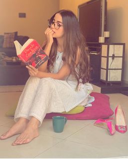 Saboor Ali feet photo 9