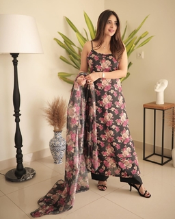 Saboor Ali feet photo 2