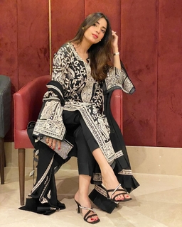 Saboor Ali feet photo 20