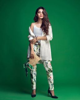 Saboor Ali feet photo 3