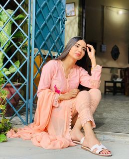Saboor Ali feet photo 5