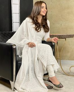 Saboor Ali feet photo 4