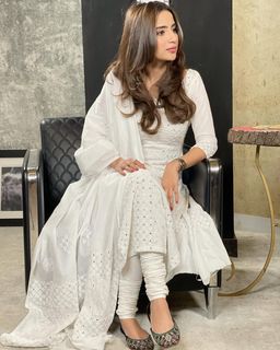 Saboor Ali feet photo 3