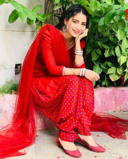 Saboor Ali feet photo 14