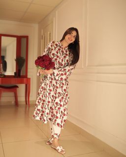 Saboor Ali feet photo 15