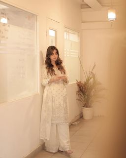 Saboor Ali feet photo 20