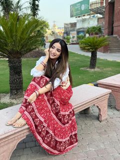 Saboor Ali feet photo 9