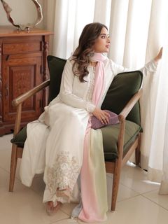 Saboor Ali feet photo 4