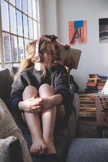 Sabrina Carpenter feet photo thumbnail