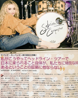 Sabrina Carpenter feet photo thumbnail